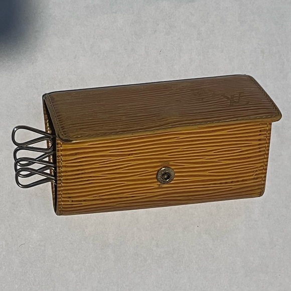 Louis Vuitton Yellow Gold & Purple Epi Leather Textured Key Holder - Picture 12 of 14